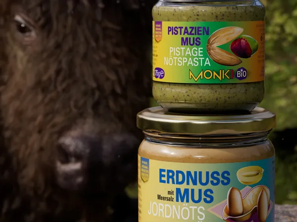 Monki BIO Pistachio and peanut butter advert